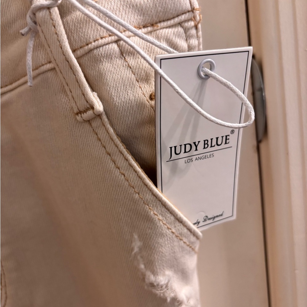 NWT! Judy Blue white denim shorts with distressing. - Picture 2 of 5